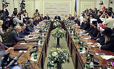 Ukraine holds third national unity roundtable  - ảnh 1